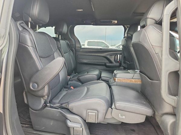 2025 TOYOTA SIENNA Platinum