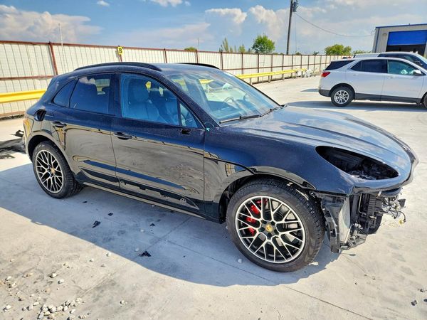 2017 PORSCHE MACAN