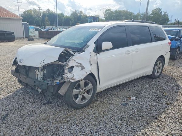 2012 TOYOTA SIENNA