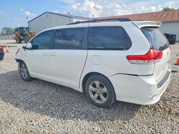 2012 TOYOTA SIENNA
