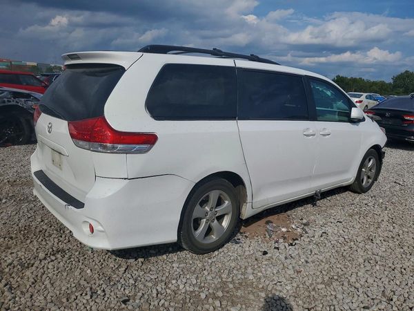 2012 TOYOTA SIENNA
