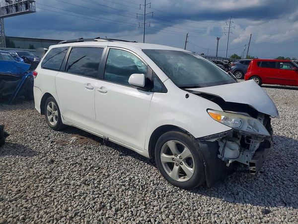 2012 TOYOTA SIENNA