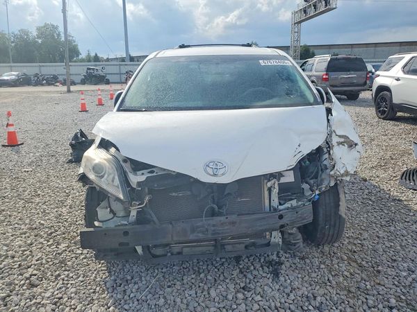 2012 TOYOTA SIENNA