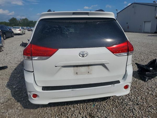 2012 TOYOTA SIENNA