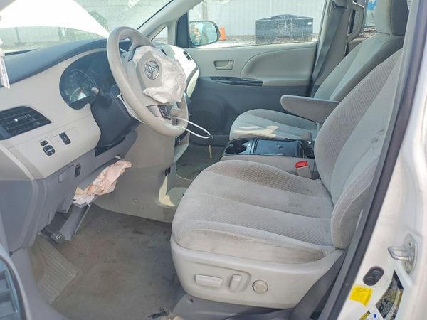 2012 TOYOTA SIENNA