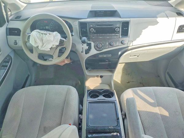 2012 TOYOTA SIENNA