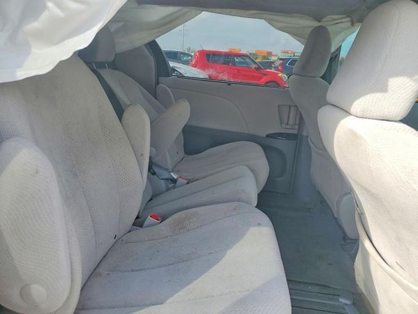2012 TOYOTA SIENNA