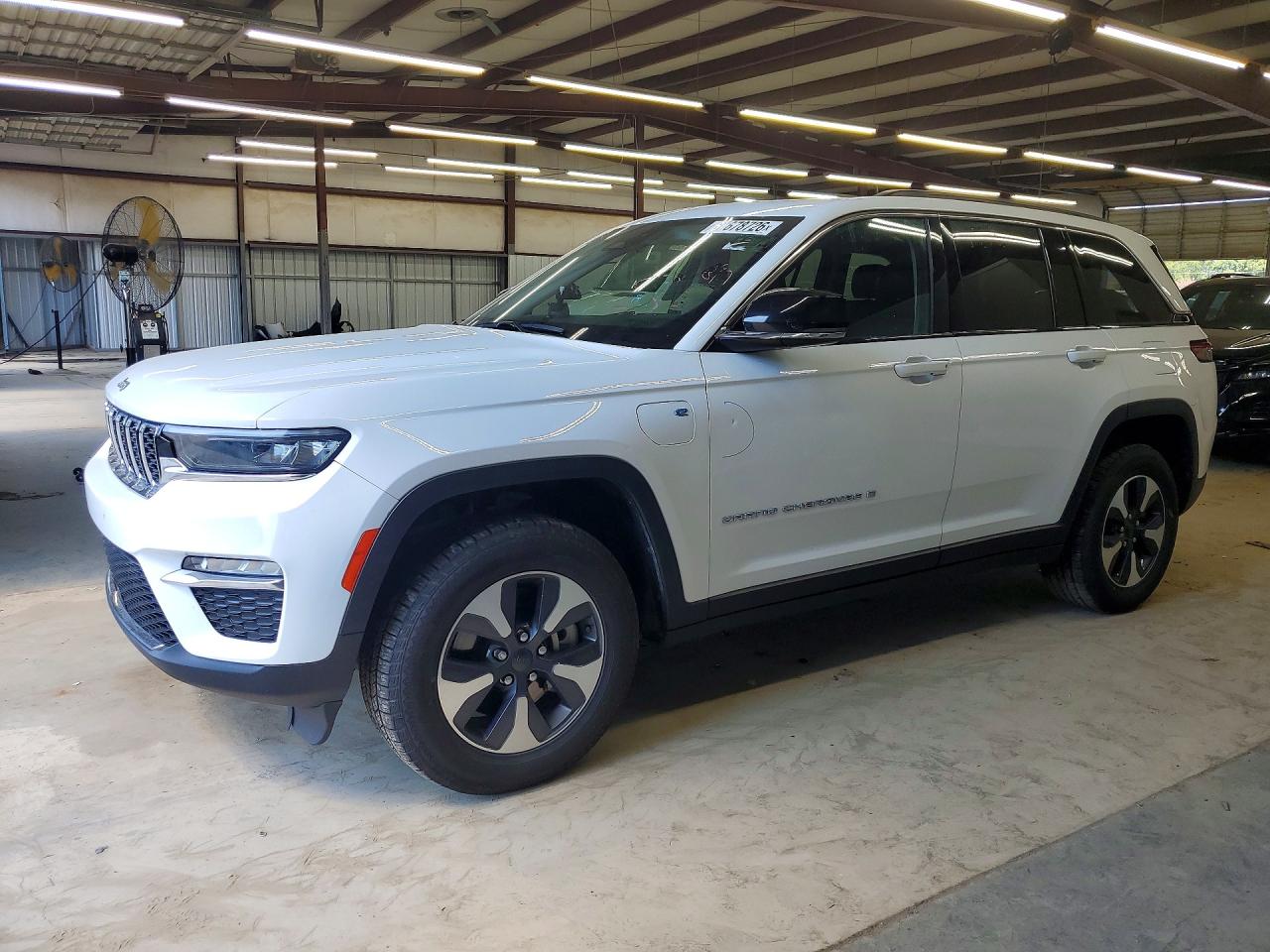 2024 JEEP GRAND CHEROKEE Limited 4XE — Front 3/4