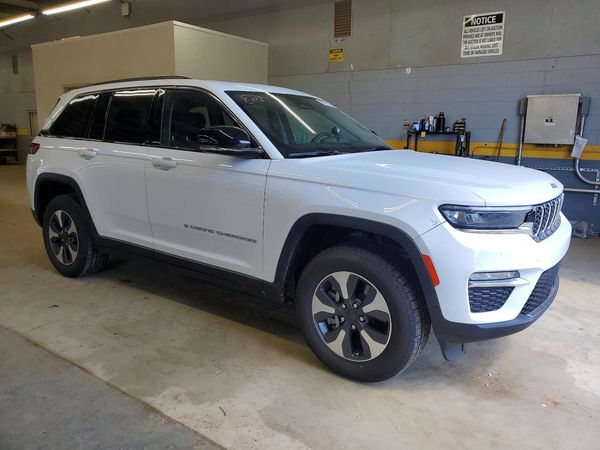 2024 JEEP GRAND CHEROKEE Limited 4XE — Passenger 3/4