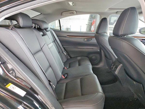 2016 LEXUS ES 300h