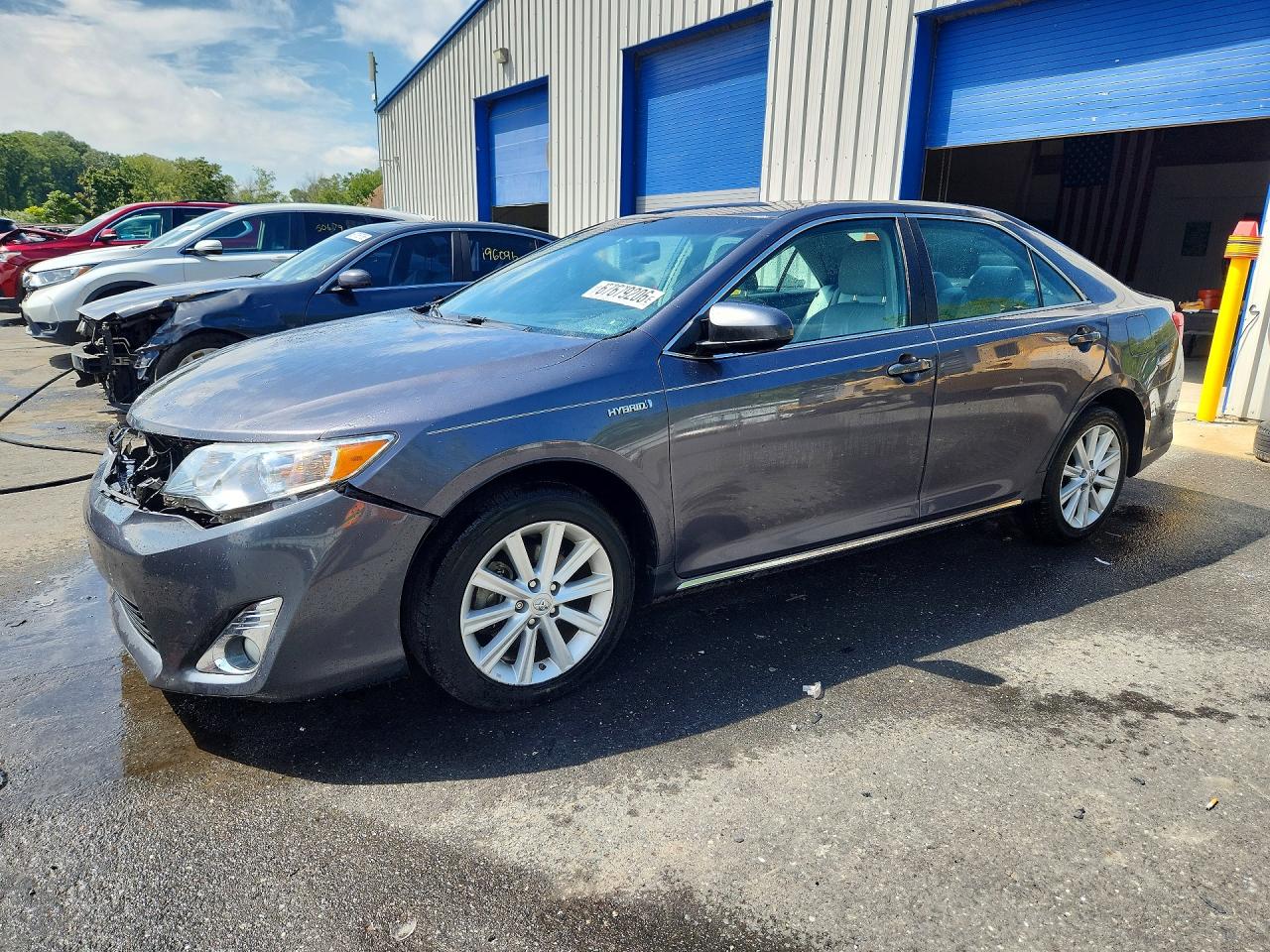 2014 TOYOTA CAMRY SOLA Hybrid — Front 3/4