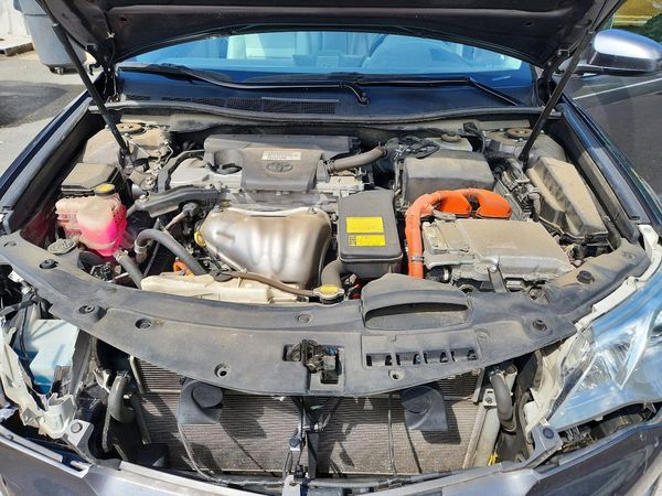 2014 TOYOTA CAMRY SOLA Hybrid — Engine bay