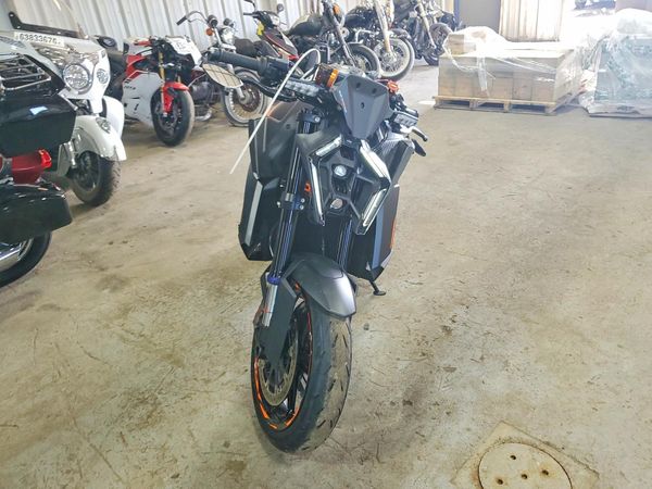 2025 KTM 1290