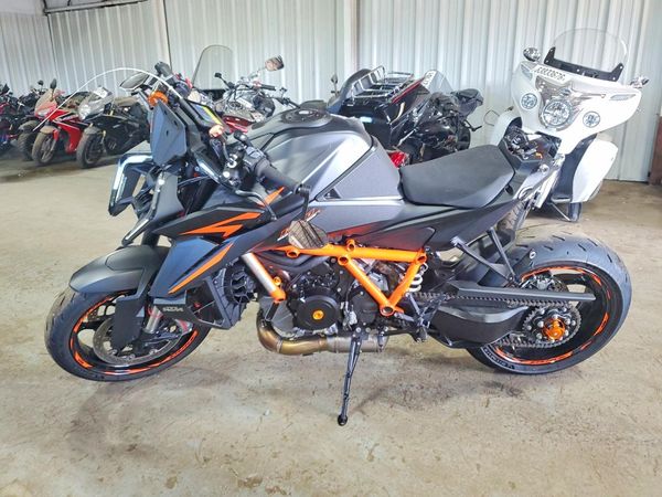 2025 KTM 1290