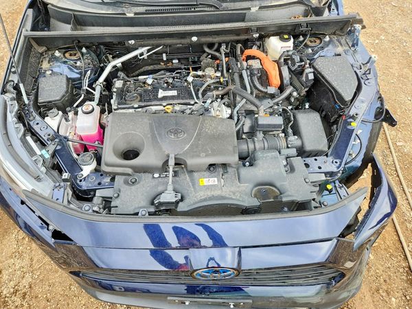 2024 TOYOTA RAV4 XLE — Engine bay