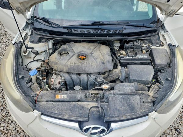 2014 HYUNDAI ELANTRA GLS(Middle) — Engine bay