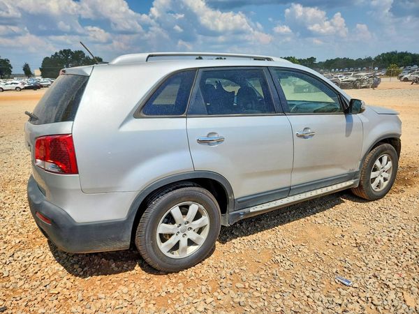 2013 KIA SORENTO Base / LX