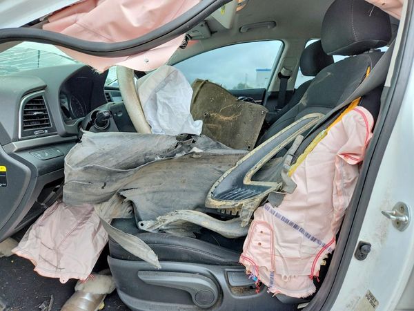 2018 HYUNDAI ELANTRA — DENT