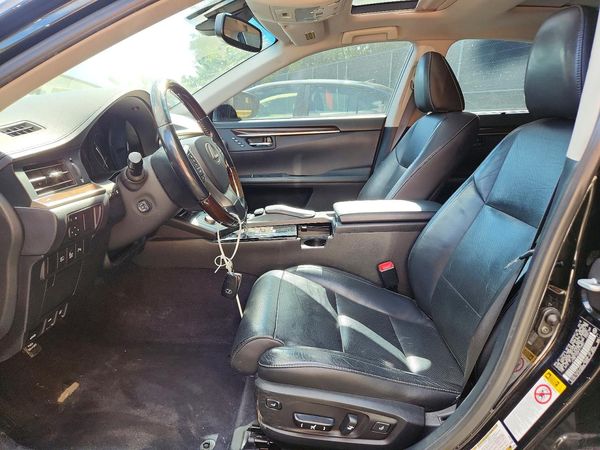 2015 LEXUS ES 350 — DENT