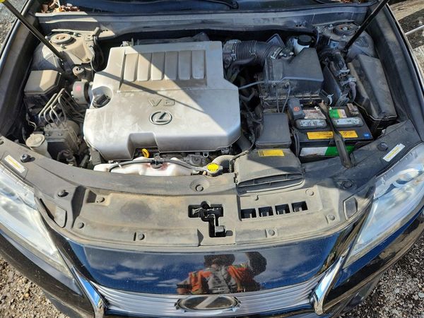 2015 LEXUS ES 350 — Engine bay
