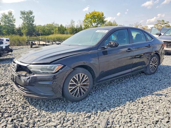 2021 VOLKSWAGEN JETTA S / SE / R-Line — Front 3/4
