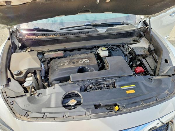 2018 INFINITI QX60 — Engine bay