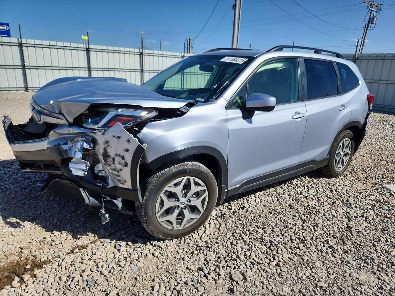 2021 SUBARU FORESTER Premium — Front 3/4