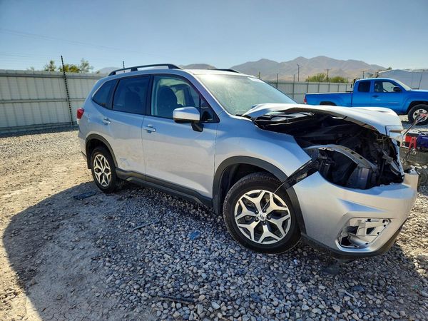 2021 SUBARU FORESTER Premium — Passenger 3/4