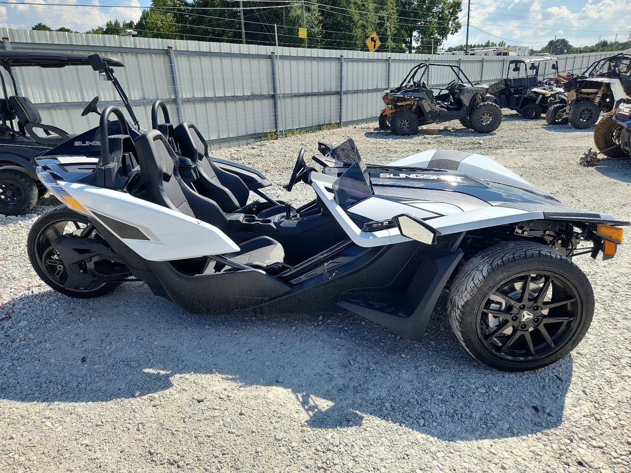 2024 POLARIS SLINGSHOT Manual