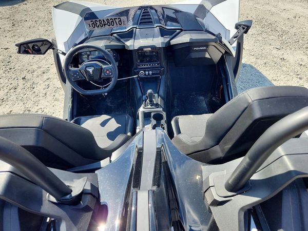2024 POLARIS SLINGSHOT Manual