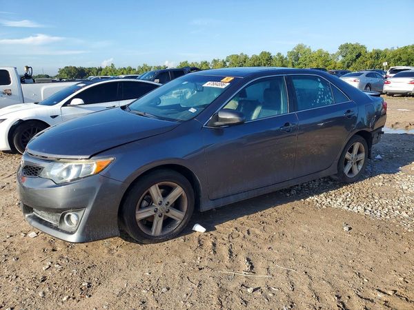 2014 TOYOTA CAMRY