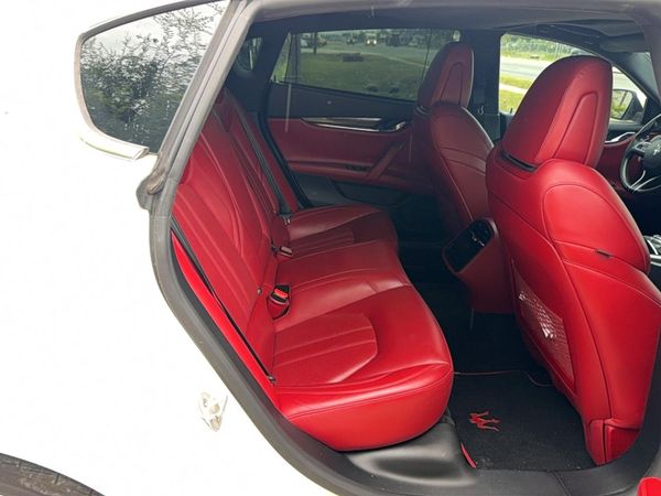 2017 MASERATI QUATTROPORTE Sport