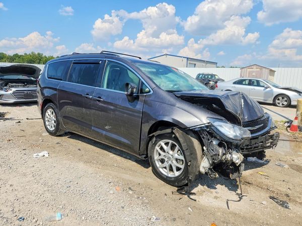 2021 CHRYSLER VOYAGER