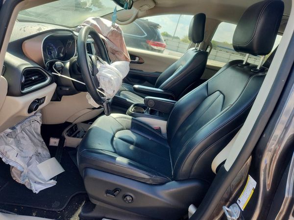 2021 CHRYSLER VOYAGER