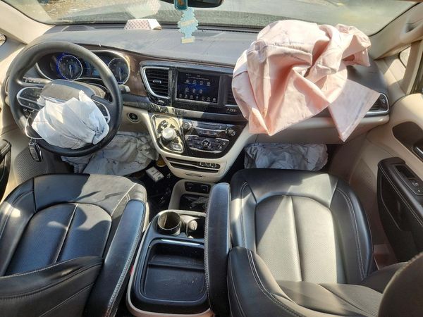 2021 CHRYSLER VOYAGER