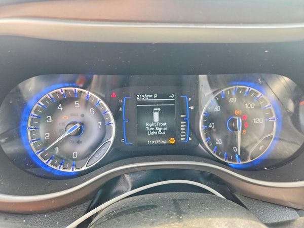 2021 CHRYSLER VOYAGER