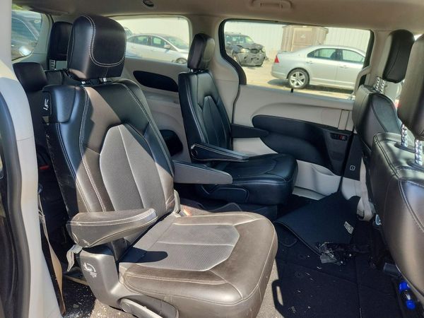 2021 CHRYSLER VOYAGER