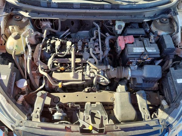 2021 NISSAN KICKS S — Engine bay