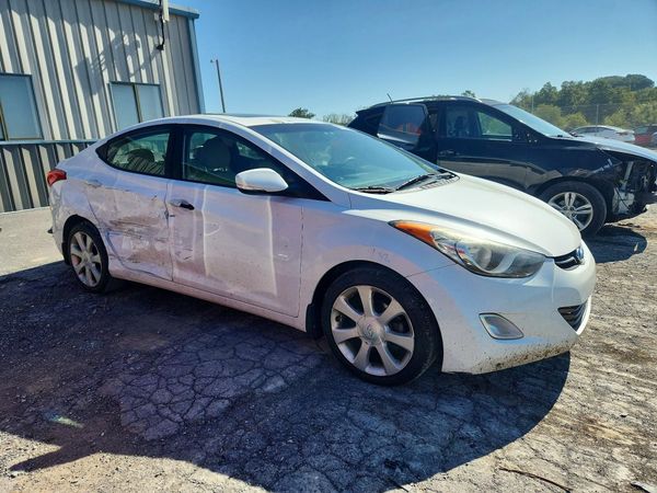 2013 HYUNDAI ELANTRA