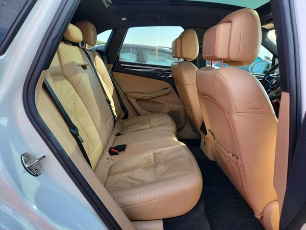 2019 PORSCHE MACAN