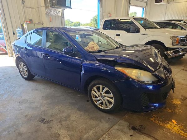 2013 MAZDA 3