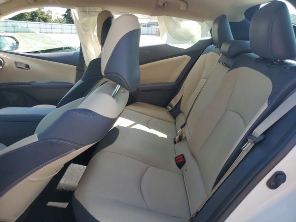 2017 TOYOTA PRIUS