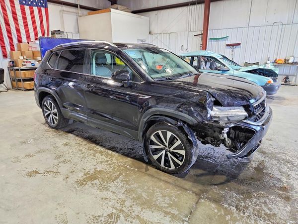 2024 VOLKSWAGEN TAOS SE — Passenger 3/4