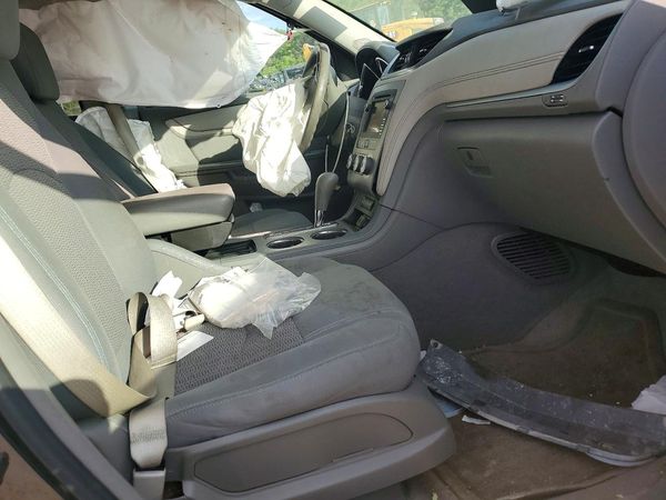 2017 CHEVROLET TRAVERSE LS — DENT