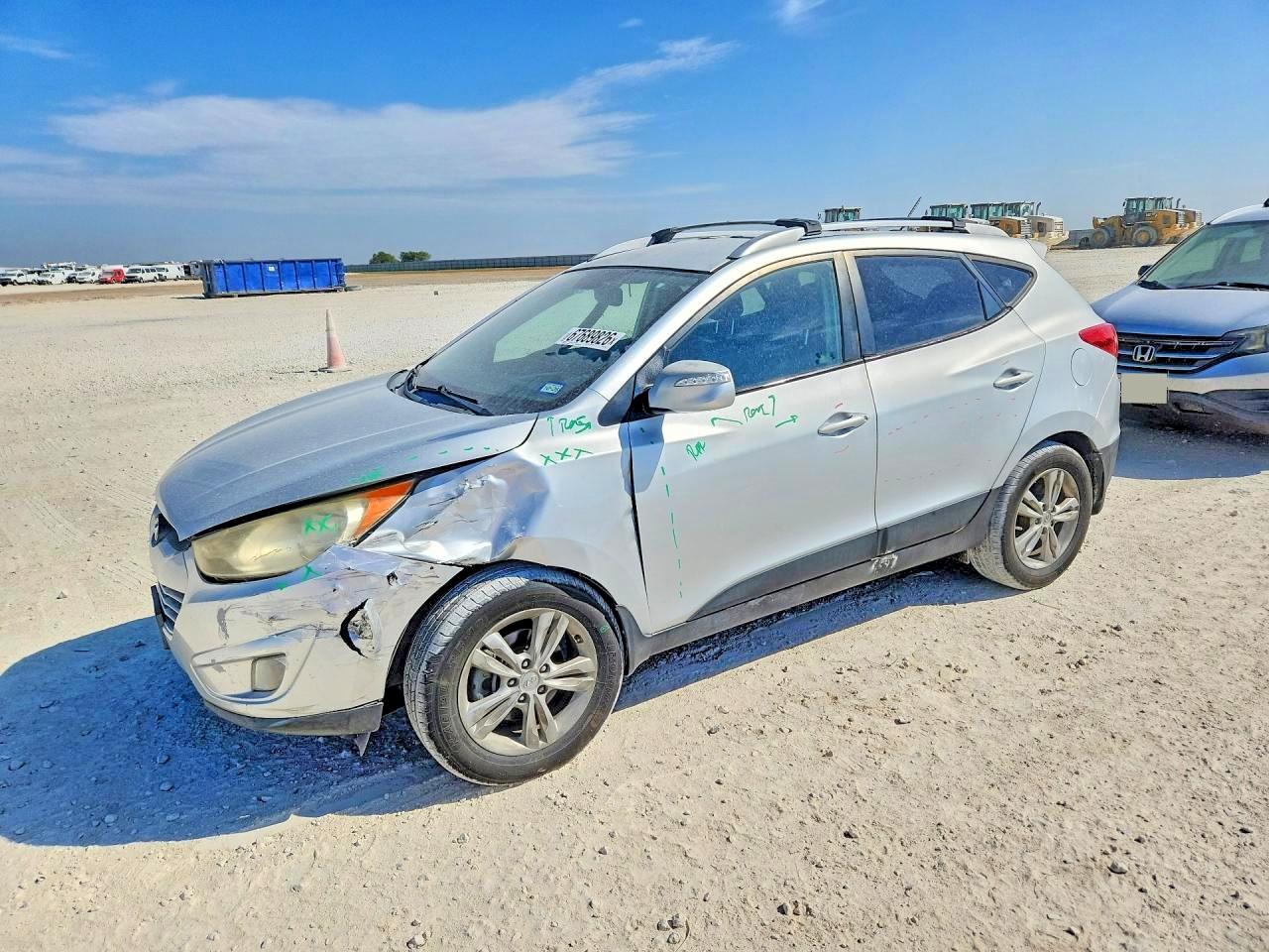 2013 HYUNDAI TUCSON — Front 3/4
