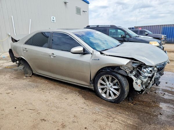 2014 TOYOTA CAMRY SOLA Hybrid — Passenger 3/4