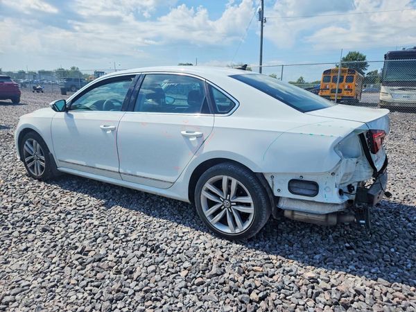 2017 VOLKSWAGEN PASSAT SEL Premium