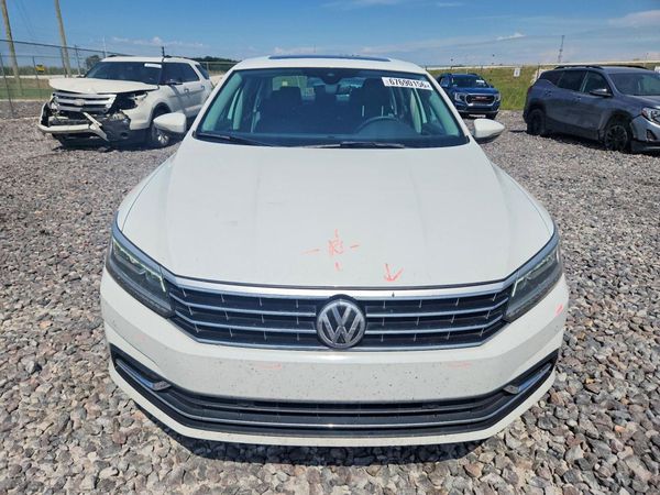 2017 VOLKSWAGEN PASSAT SEL Premium