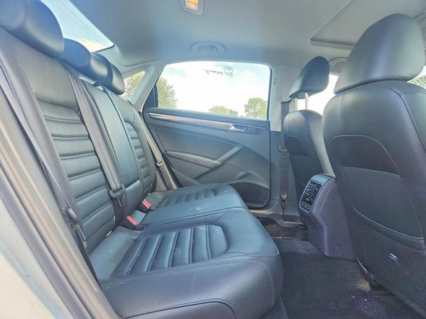 2017 VOLKSWAGEN PASSAT SEL Premium