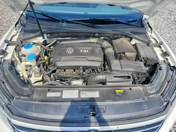 2017 VOLKSWAGEN PASSAT SEL Premium